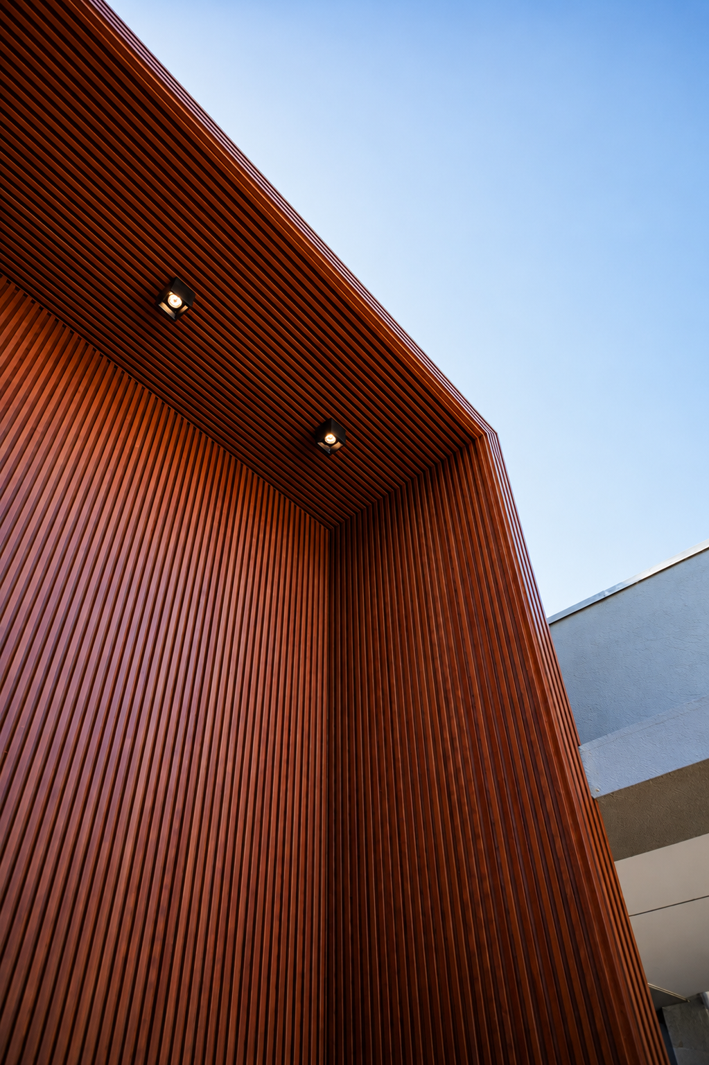 Fachada residencial de alto padrão executada pela QB